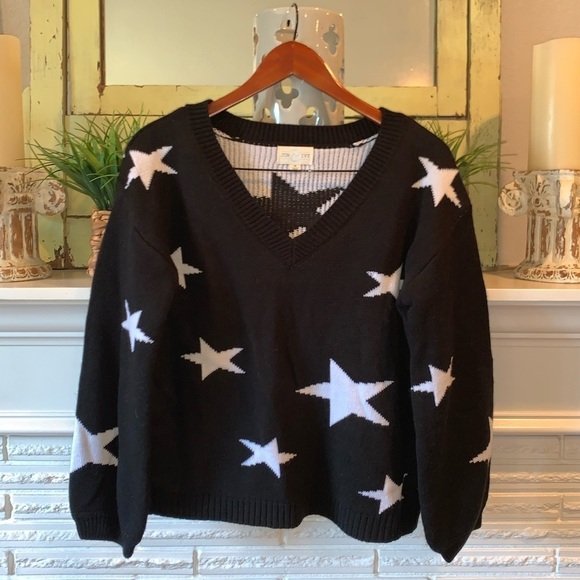 Jun & Ivy Francesca’s Black White Star Print V-Neck Sweater Size M - Picture 1 of 4
